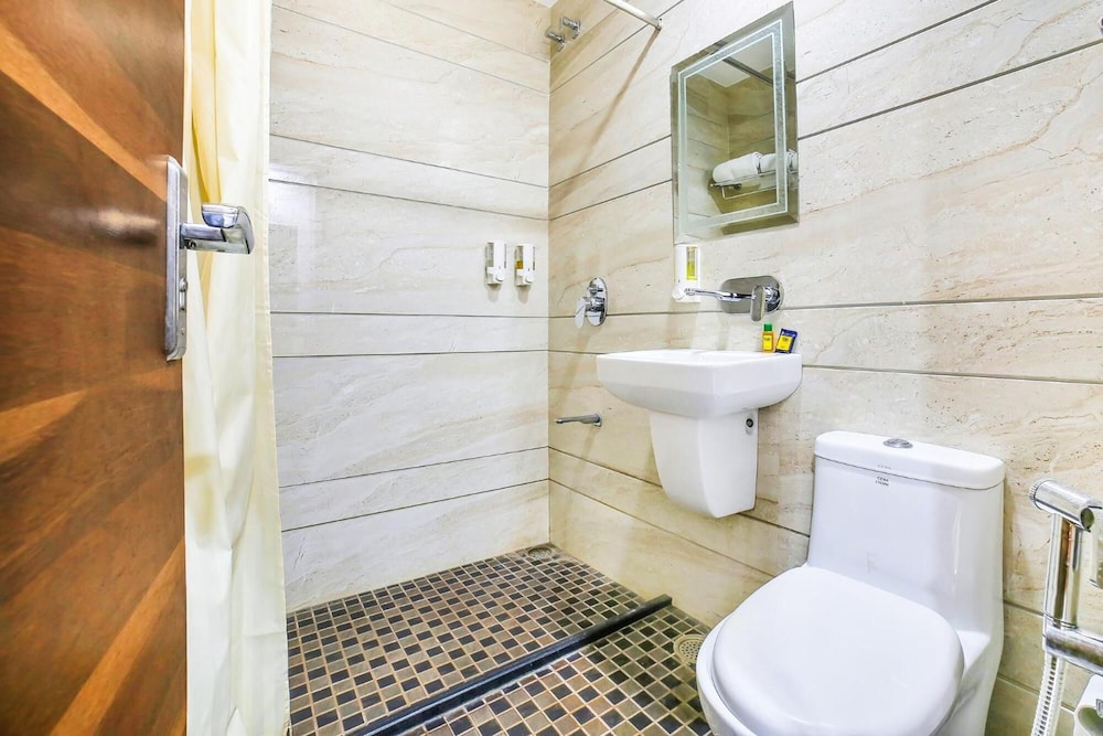Fabhotel Sapphire Inn Mansarovar 46/50