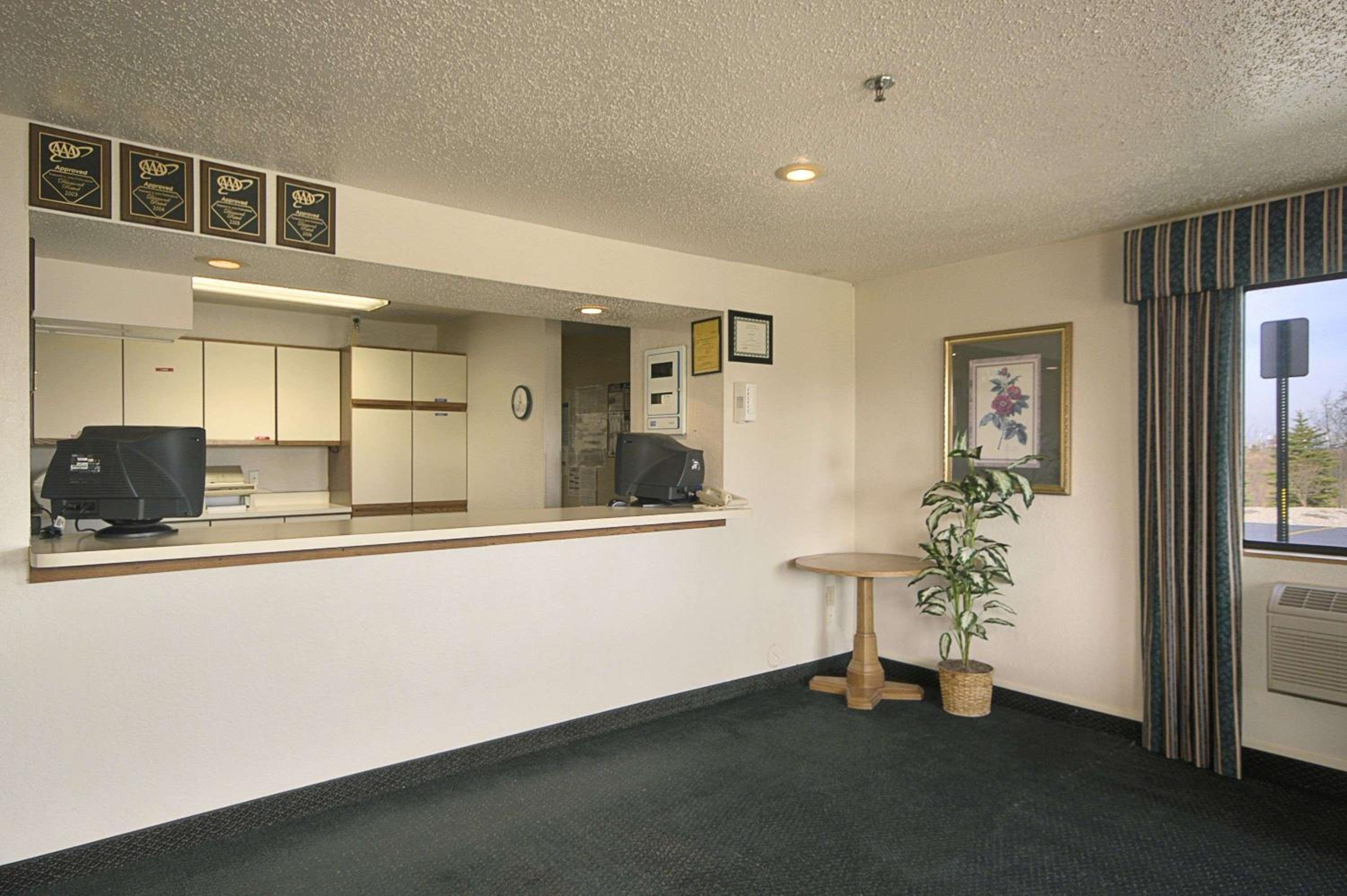 Travelodge by Wyndham Hudsonville 3/42