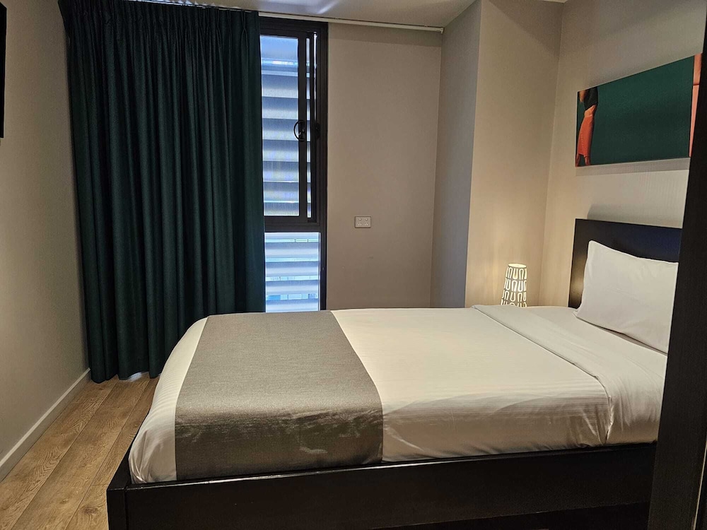 DELUXE, SINGLE, SINGLE BED, KITCHENETTE