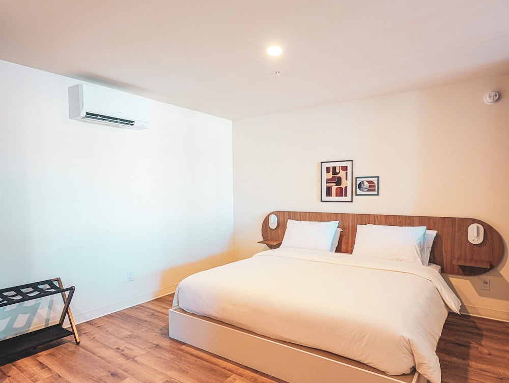 Terminus Hotel 7/50