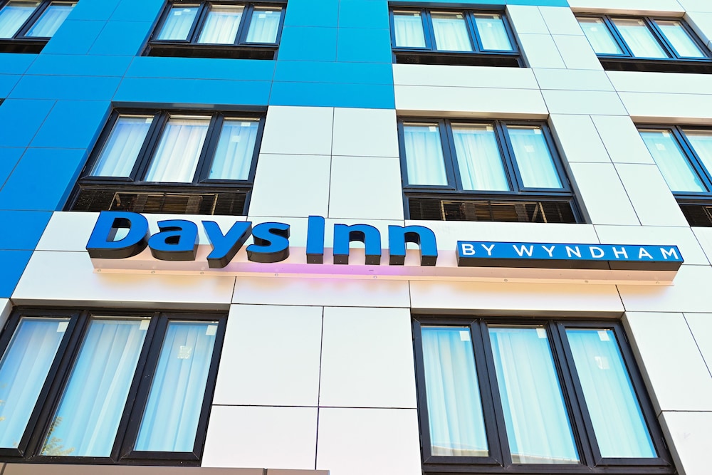 Days Inn by Wyndham Bronx NYC 1/50