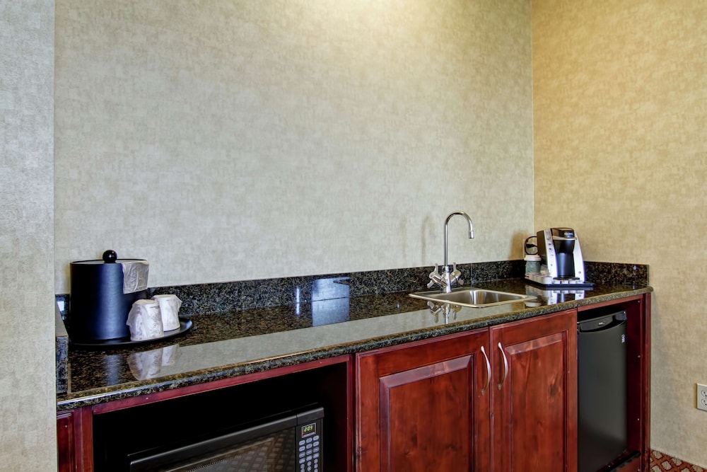 Hilton Garden Inn Ottawa Airport 73/86