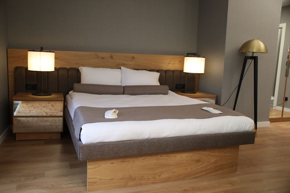 ROOMERS NISANTASI HOTEL 4/39