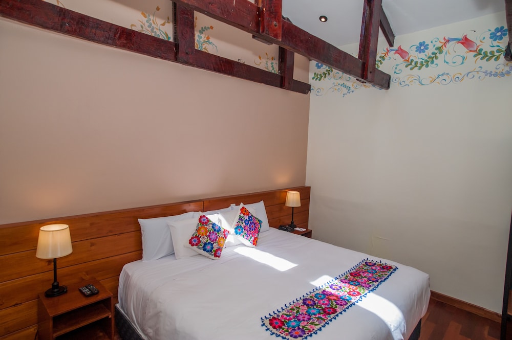 DELUXE, TWIN BEDS