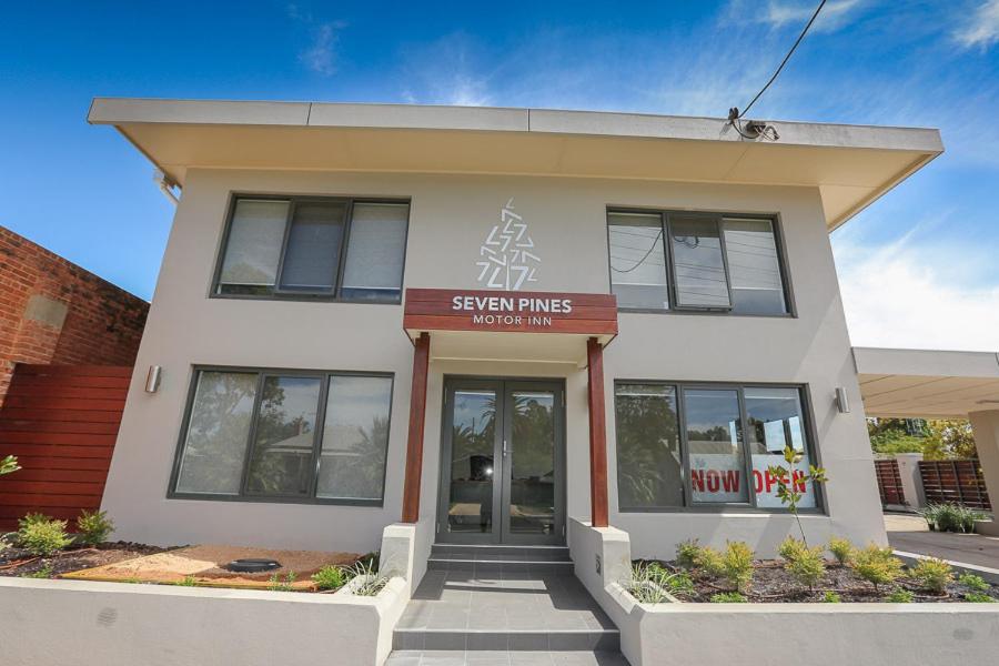 Seven Pines Motor Inn 2/22