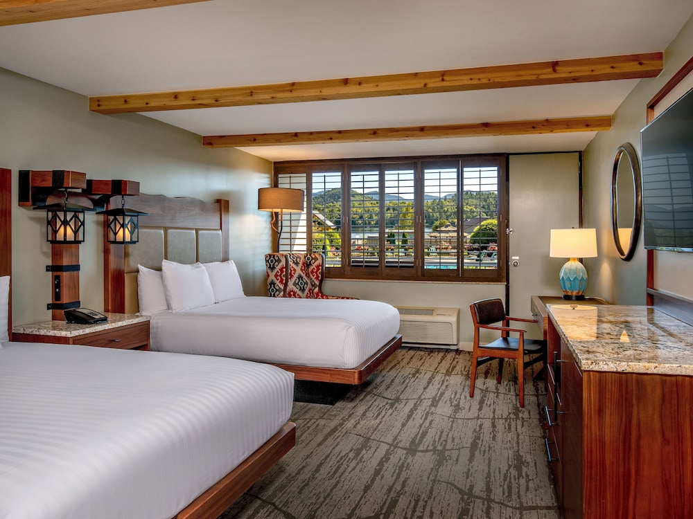 Resort, Deluxe, 2 Queen Beds, with View