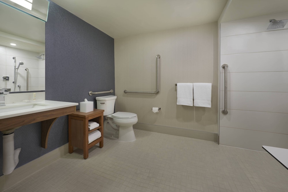 Courtyard by Marriott Oshawa 9/54