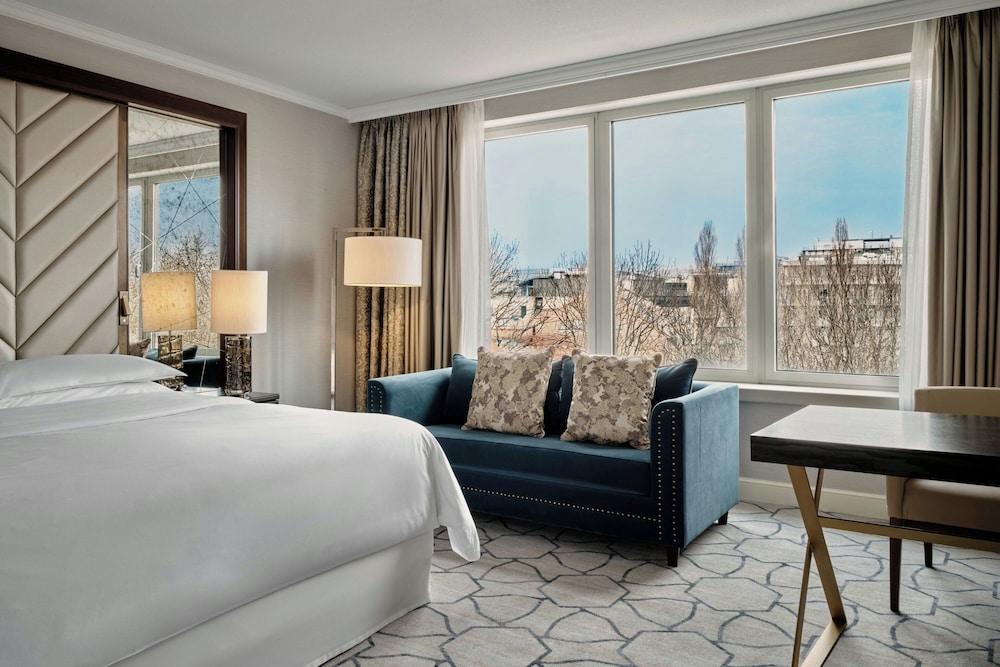 غرفة ديلوكس بسرير كينج، Sheraton Grand Warsaw 2/4