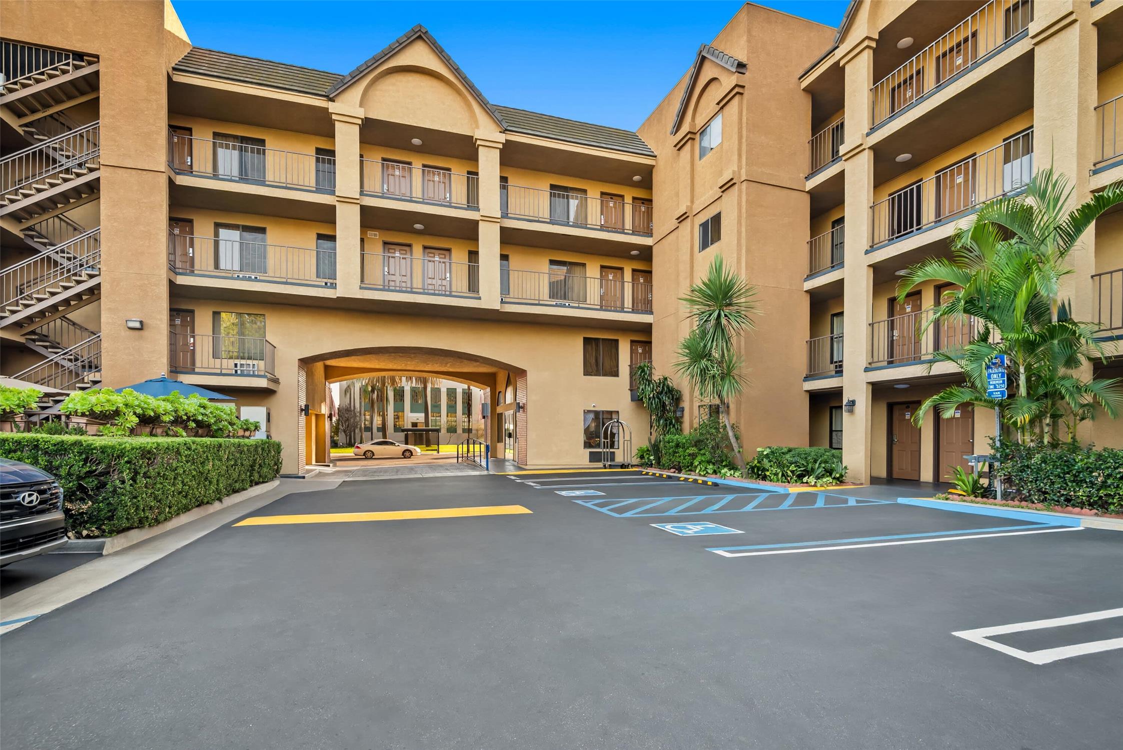 Howard Johnson by Wyndham Pasadena 47/52
