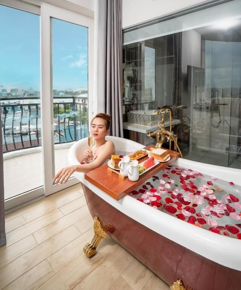 RHM Luxury Hotel And Suite 30/53
