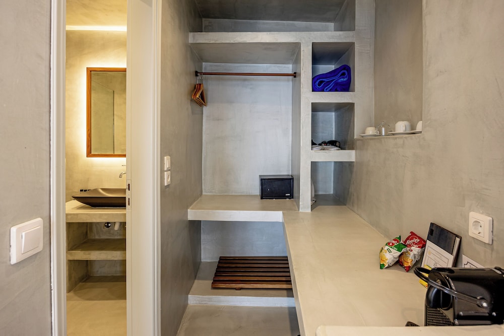 ILIOPERATO TRADITIONAL APARTMENTS 50/50