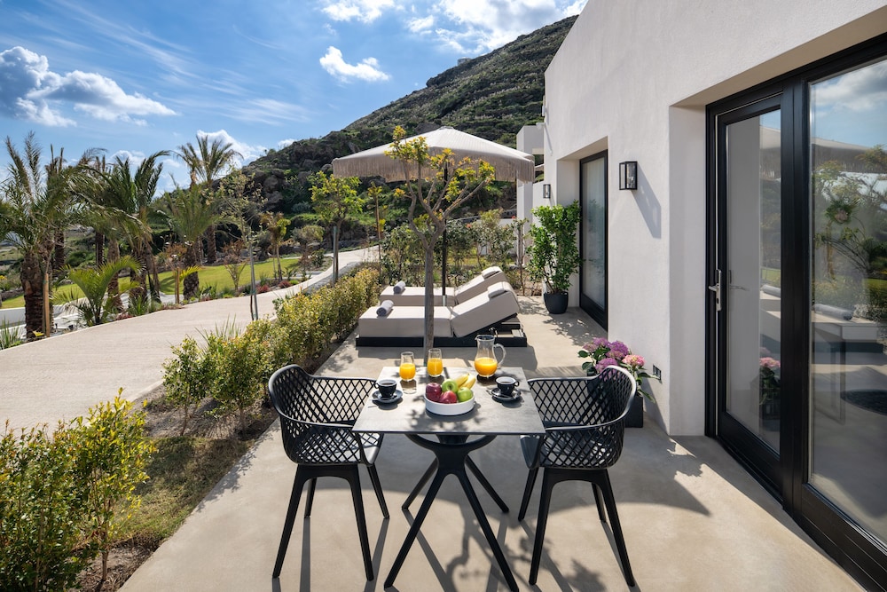 Palm Island Suites Santorini 41/66