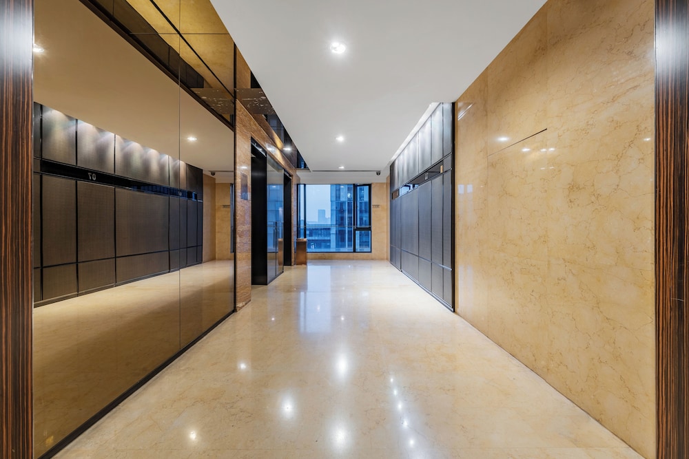 Yicheng Apartment Poly World Center 9/59