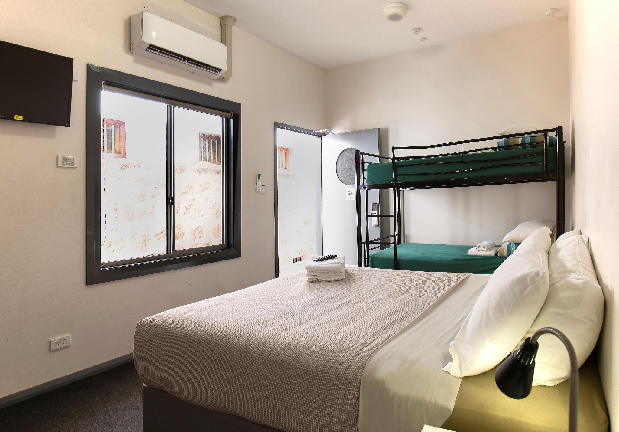 ROOM, TWIN BEDS, QUEEN BED
