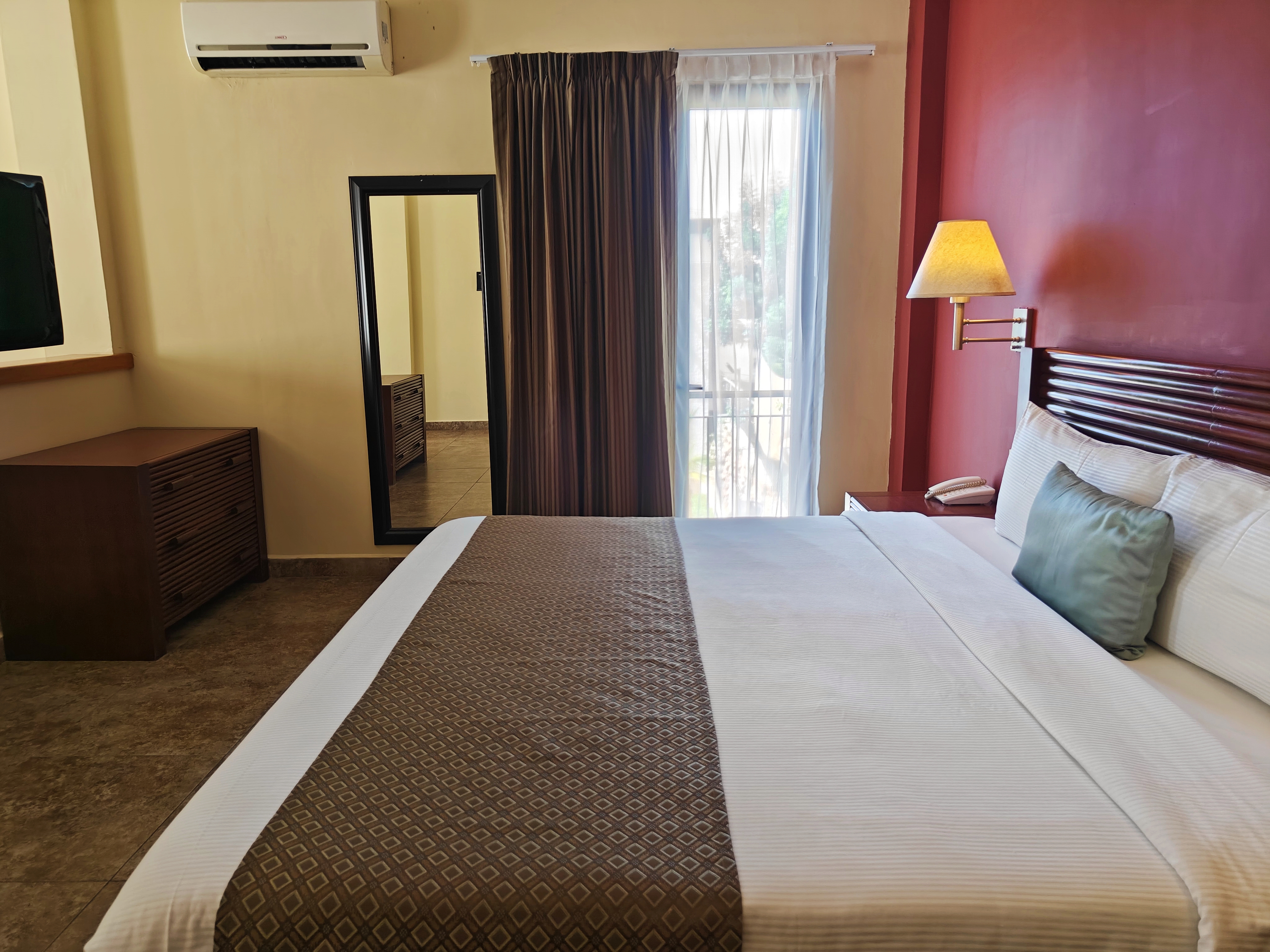 Honeymoon, Master, Suite