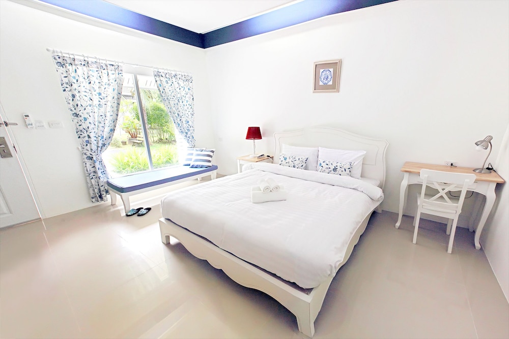GRAND, DELUXE, VILLA