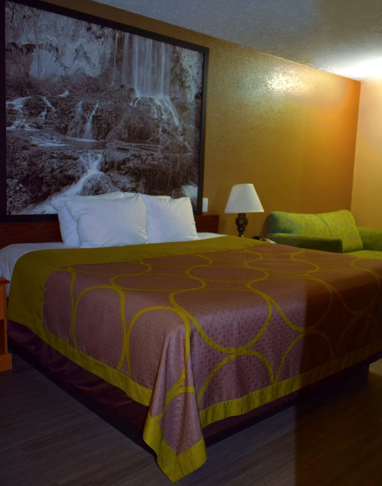 Super 8 by Wyndham Fort Chiswell Wytheville Area 23/33
