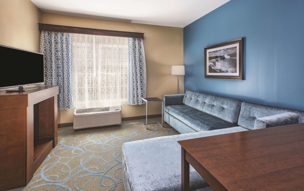 La Quinta Inn And Suites By Wyndham Niagara Falls 19/27