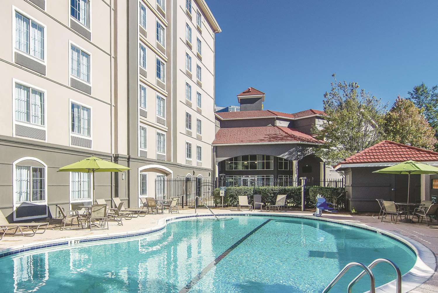 La Quinta Inn & Suites by Wyndham Atlanta Perimeter Medical 12/45