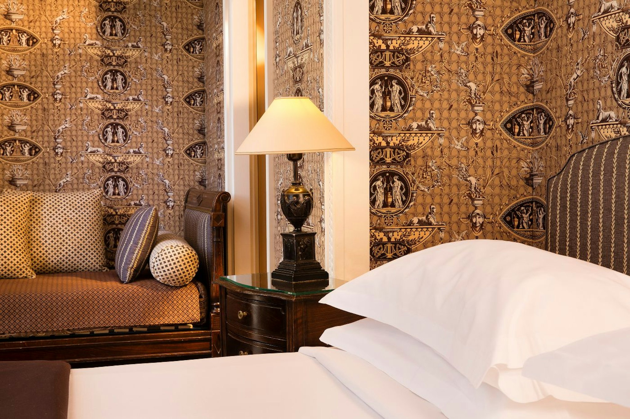 Hotel Des Grands Hommes 12/25