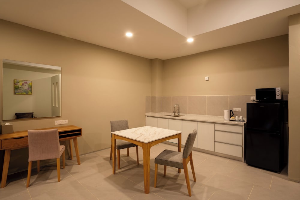 Zenith Suites Cameron 56/68