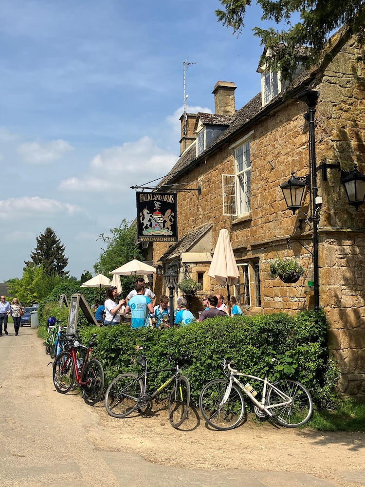 The Falkland Arms 38/50