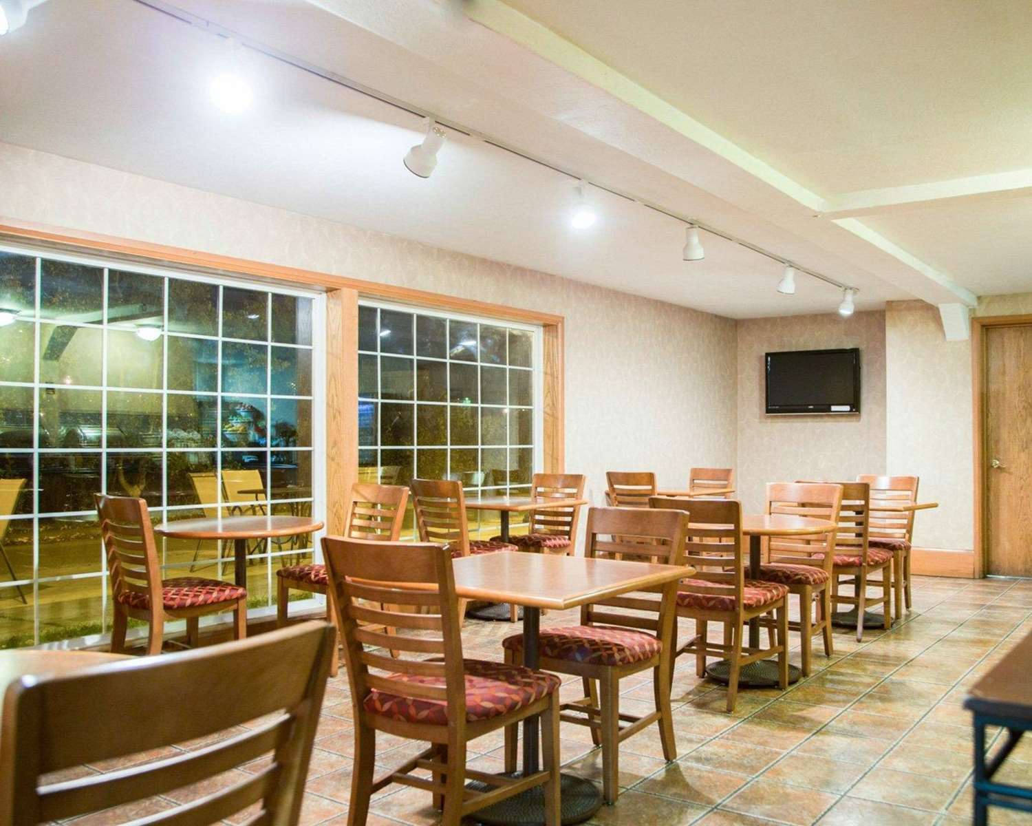 restaurant cafeteria