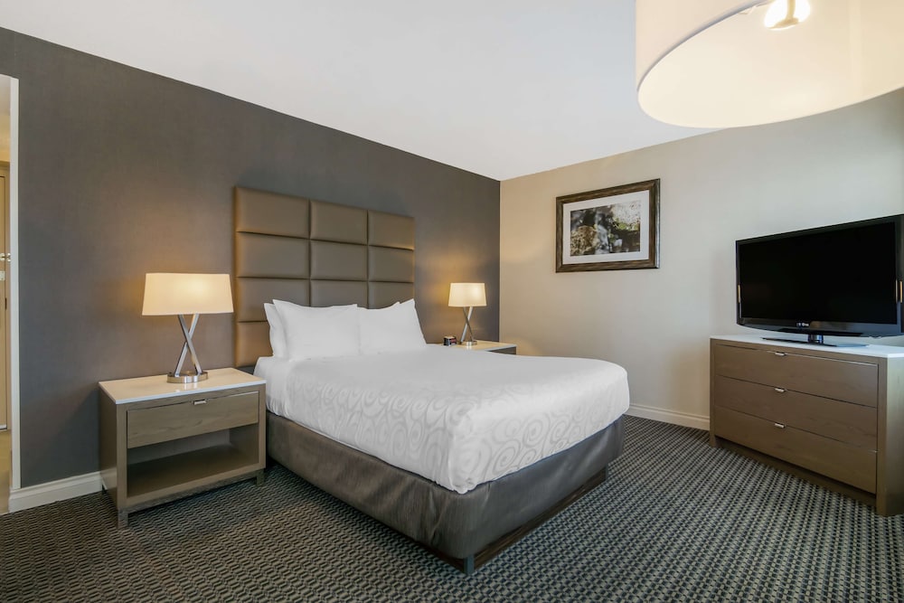 Superior, Queen Bed, Balcony