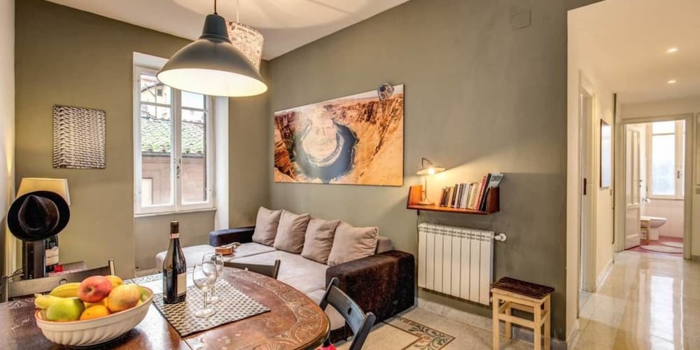 Monti Coliseum 3 bedroom 2nd floor 30/40