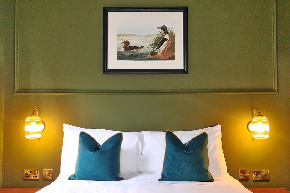The Alyth Hotel 25/50
