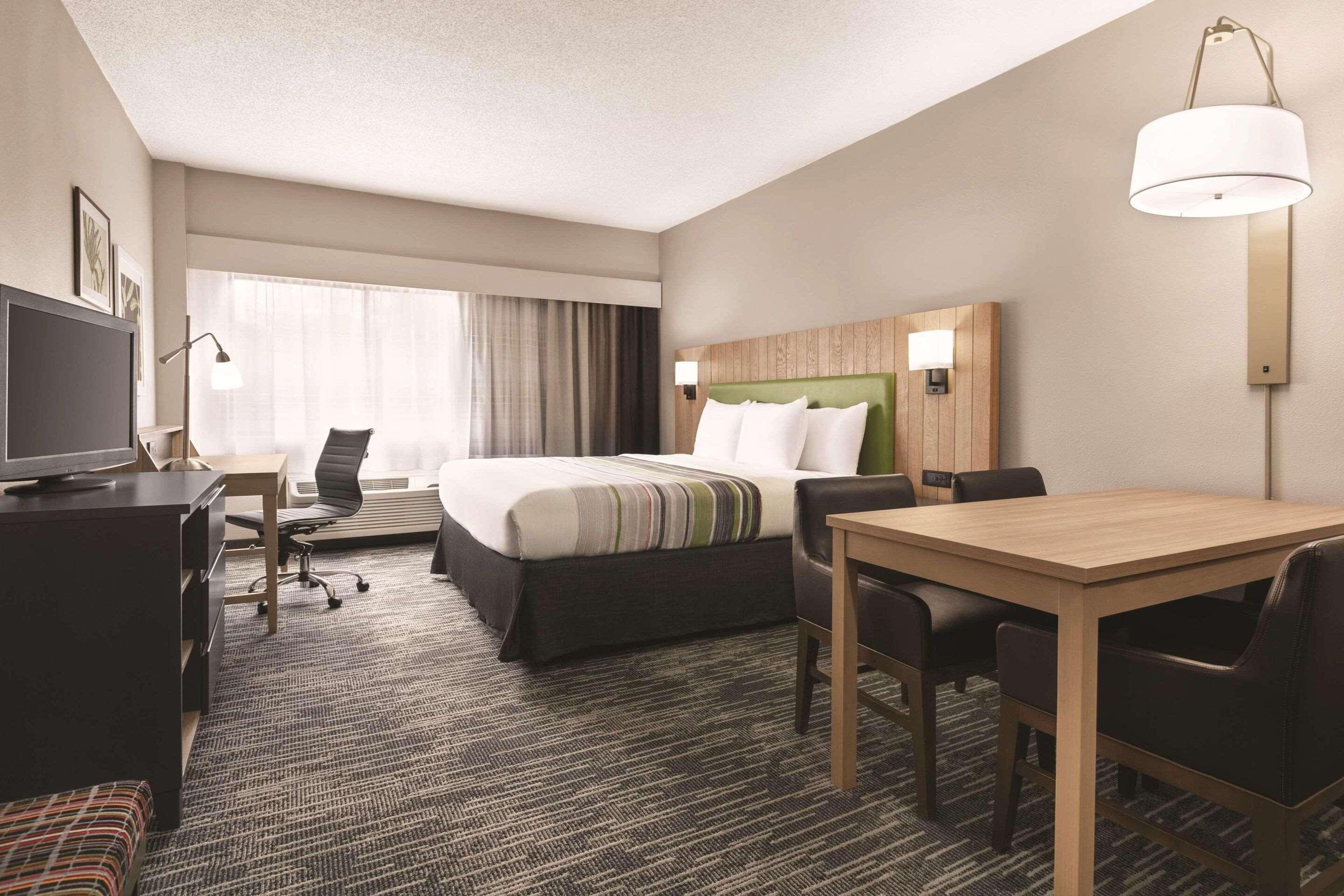 جناح بسريرين كوين، Country Inn & Suites by Radisson, Williamsburg East (Busch Gardens), VA 2/2
