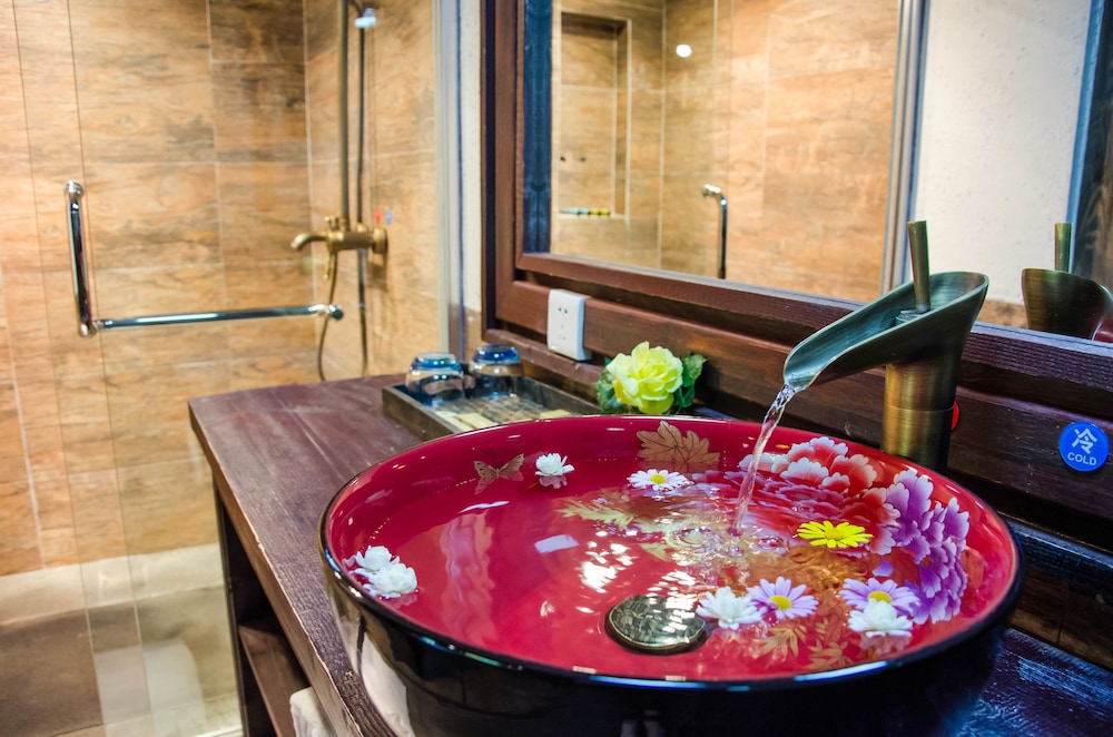 E-Outfitting Boutique Hotel Shangri-La 56/66