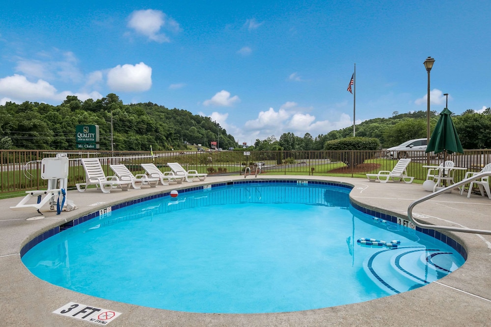 Quality Inn & Suites Mt. Chalet 32/36