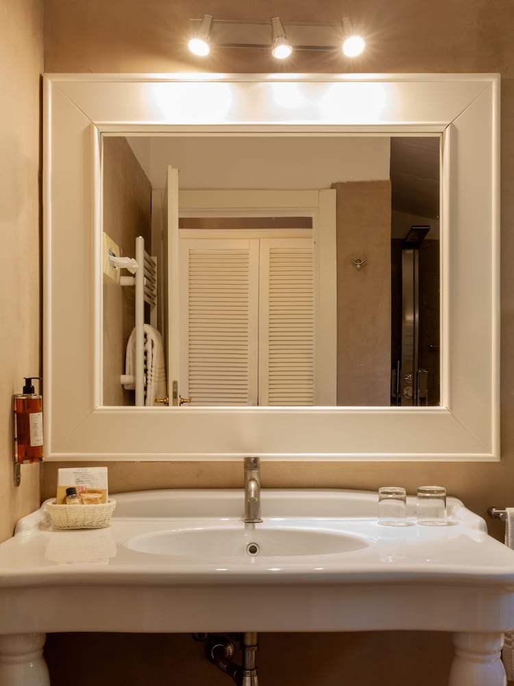 Nora Club Hotel and Spa 58/60