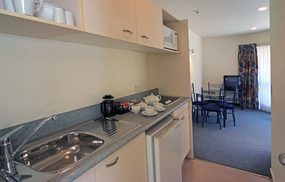 Baycourt Lakefront Motel 43/64
