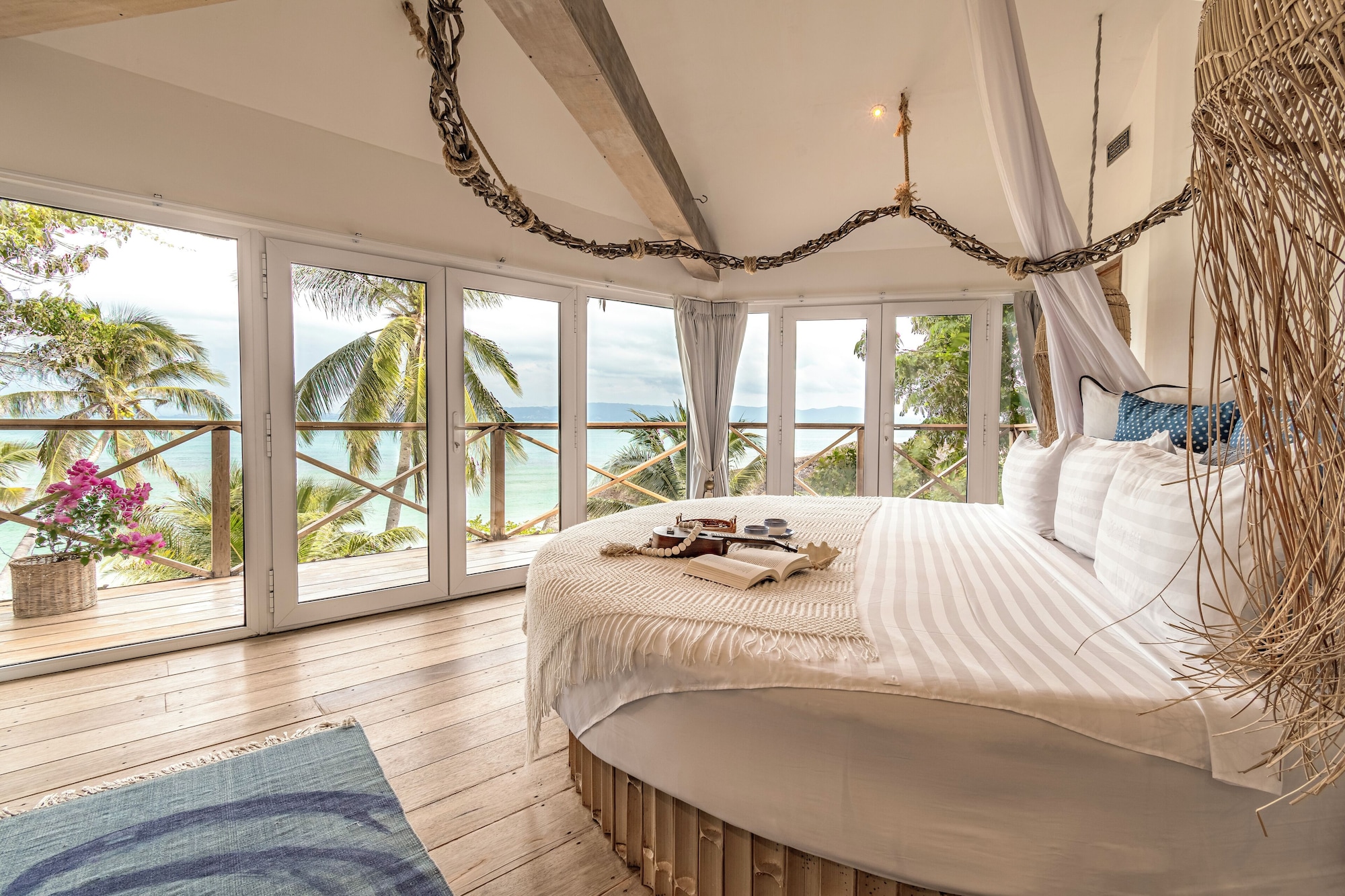 GRAND, VILLA, KING BED, BEACH VIEW, HOT TUB