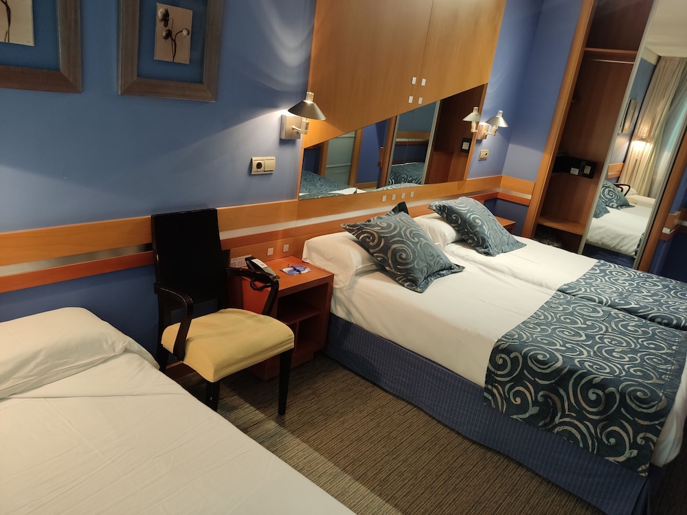 Hotel Torresport 5/48