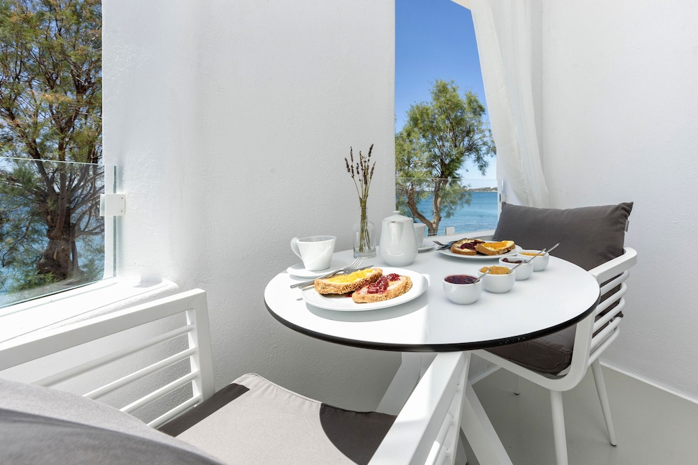 Blue Waves Suites & Apartments - To Kyma 39/49