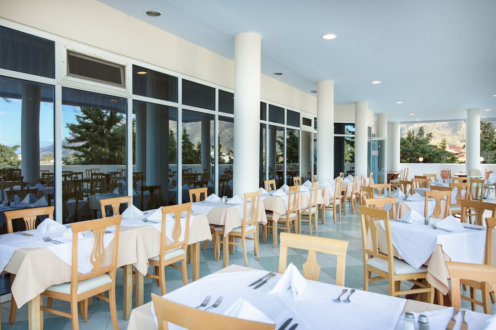 Sovereign Beach Hotel 36/50