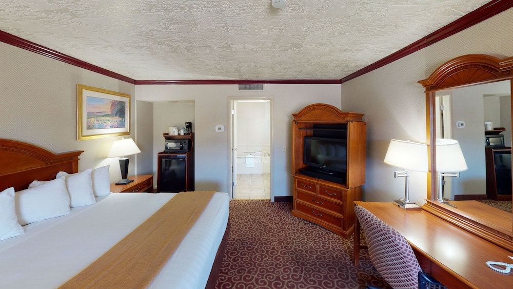 Red Arrow Inn & Suites, a Travelodge by Wyndham 3/22
