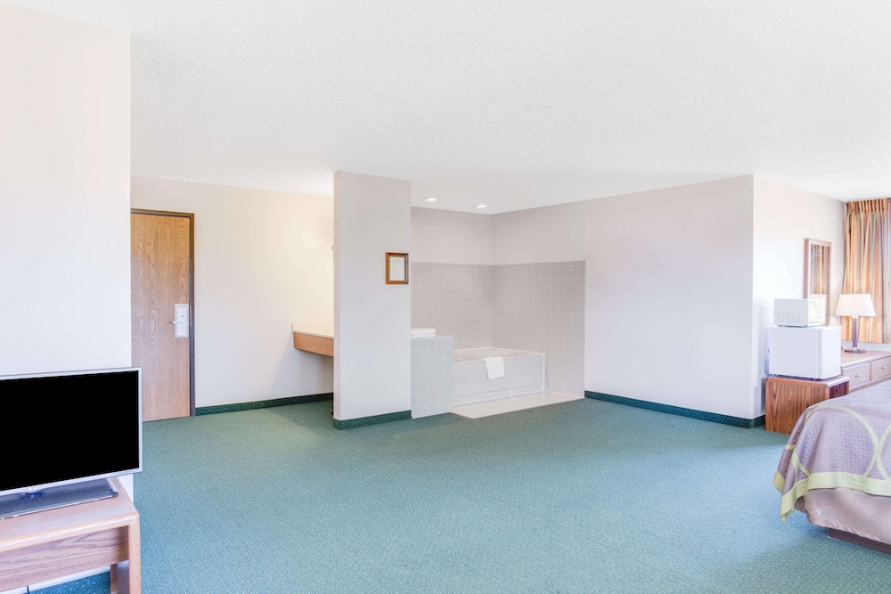 Super 8 by Wyndham Oelwein 30/47