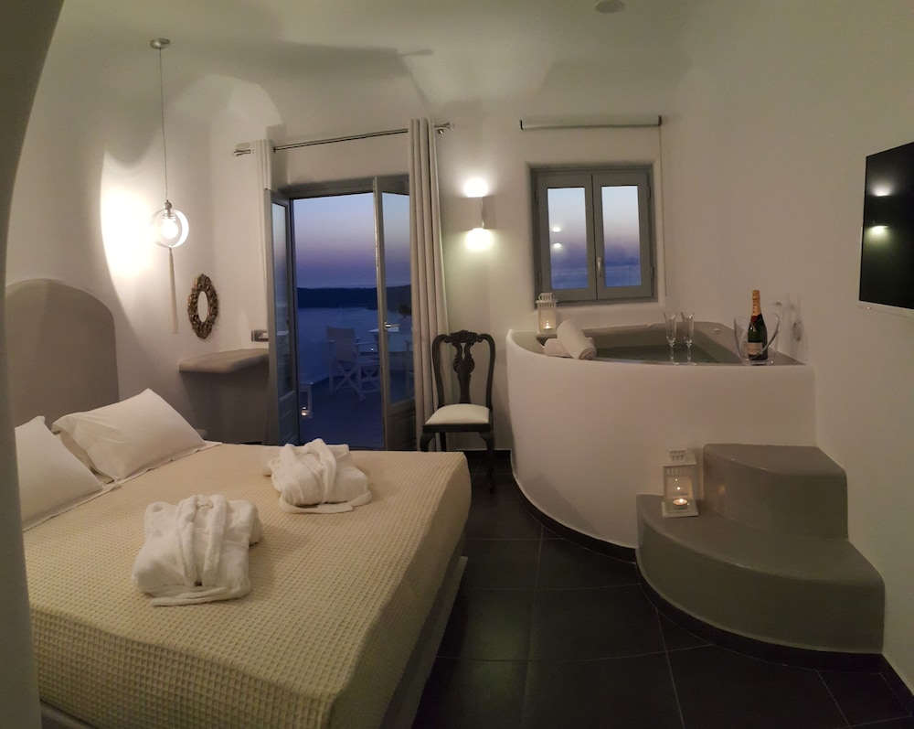 Unique Suites 10/50