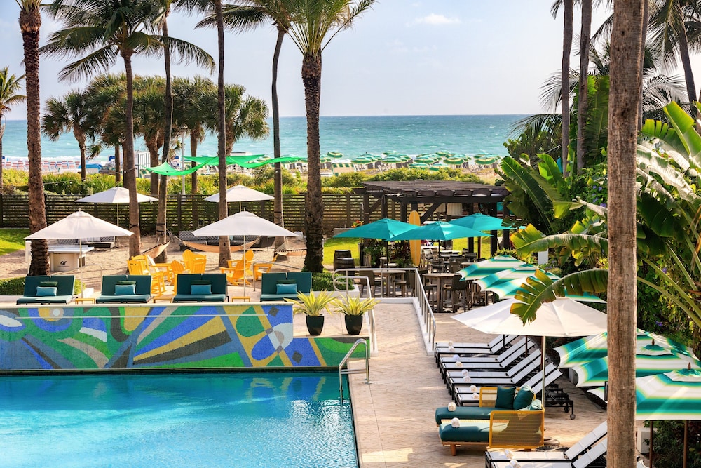 Kimpton Surfcomber Hotel 9/80