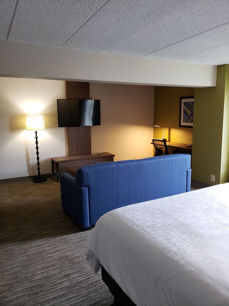 Holiday Inn Express Edgewood Aberdeen Bel Air 11/51