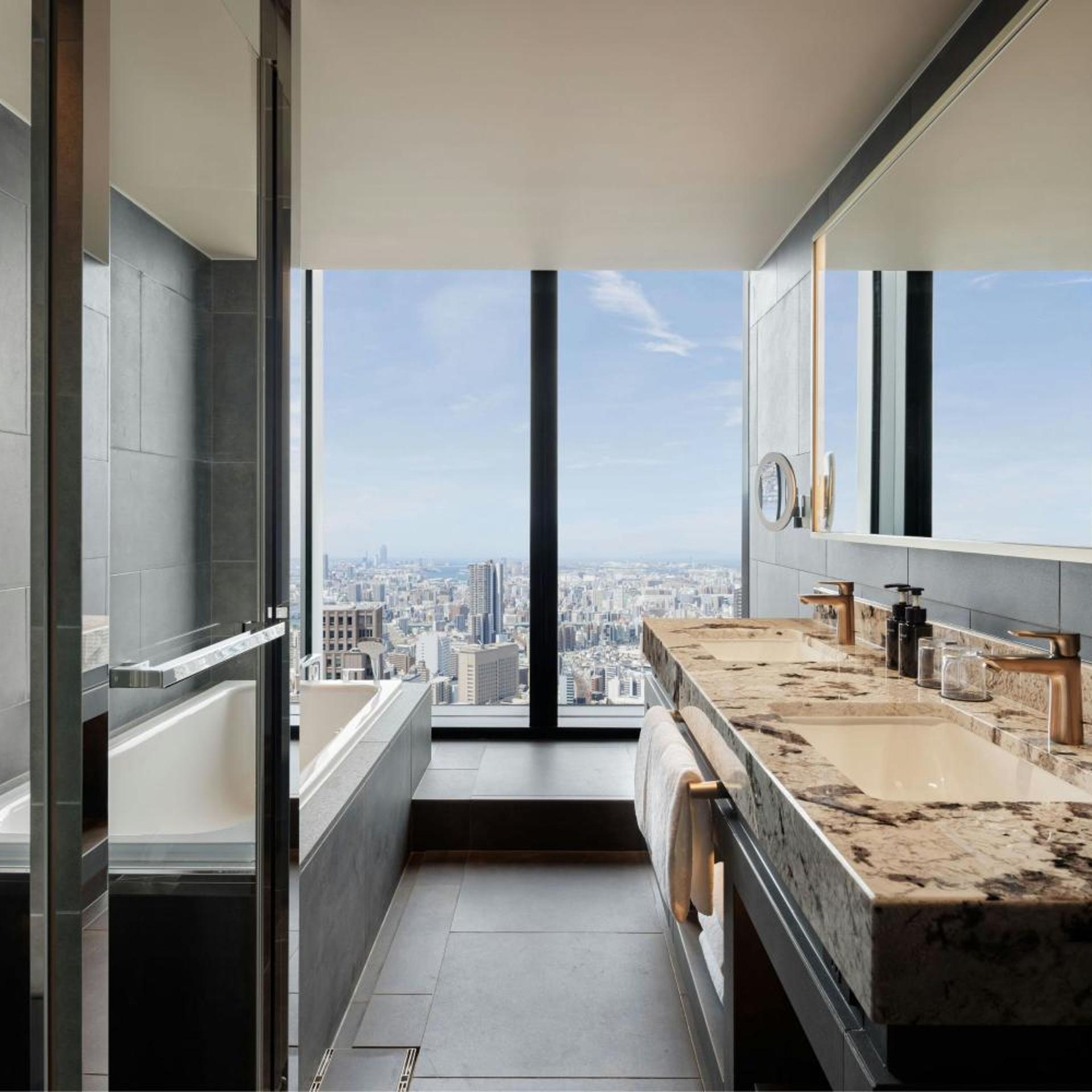 Specialty, Twin Beds, City View, Top Floor, Corner