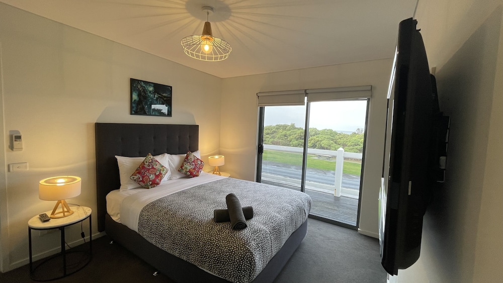 3 Bedrooms, House, 1 Queen and 4 Single Beds, Ocean View