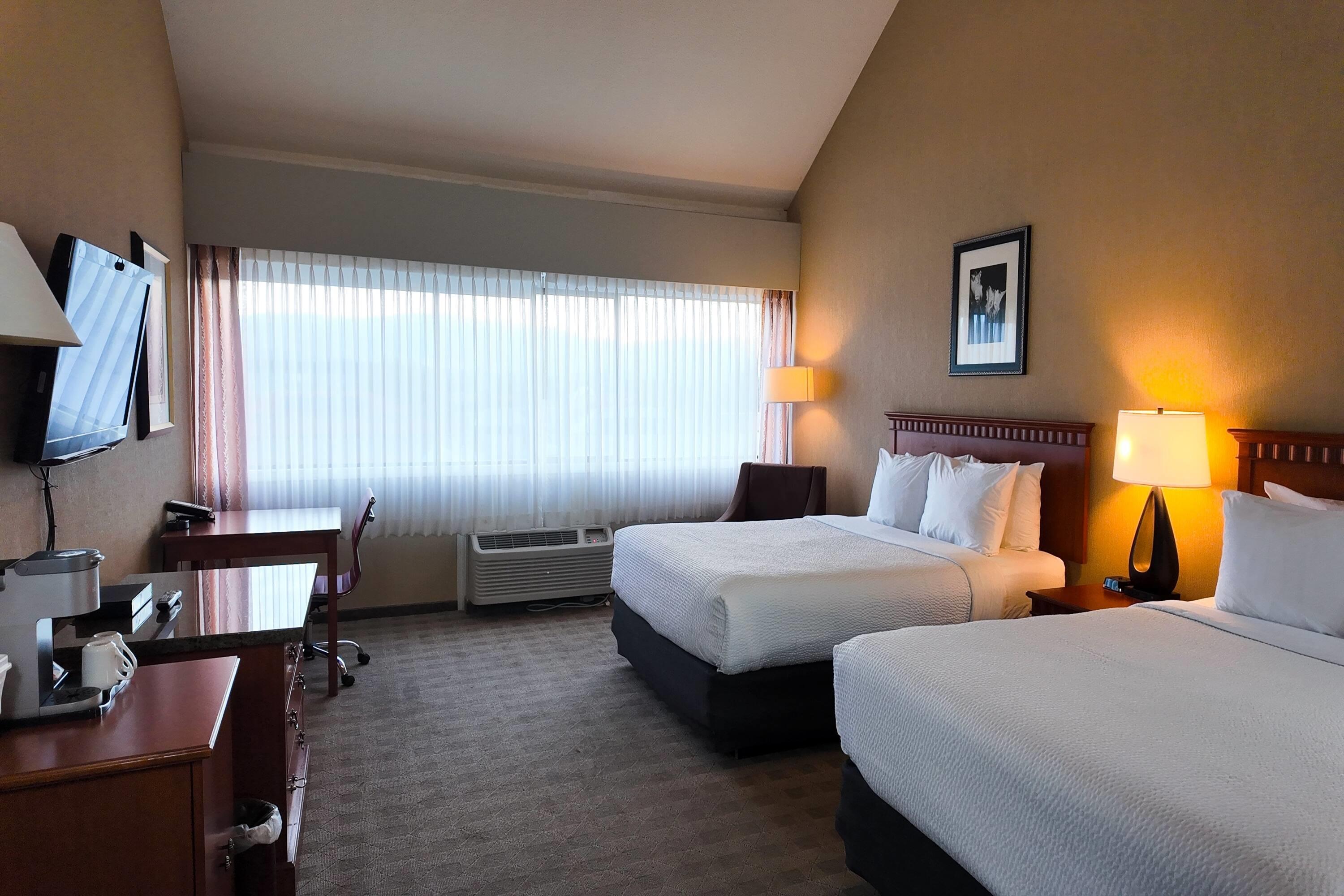 جناح بزنس بسريرين كوين، Ramada by Wyndham Kelowna Hotel & Conference Center 2/3