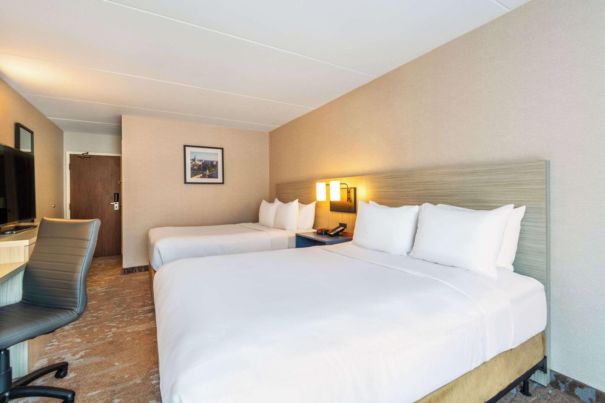 ROOM, KING BED