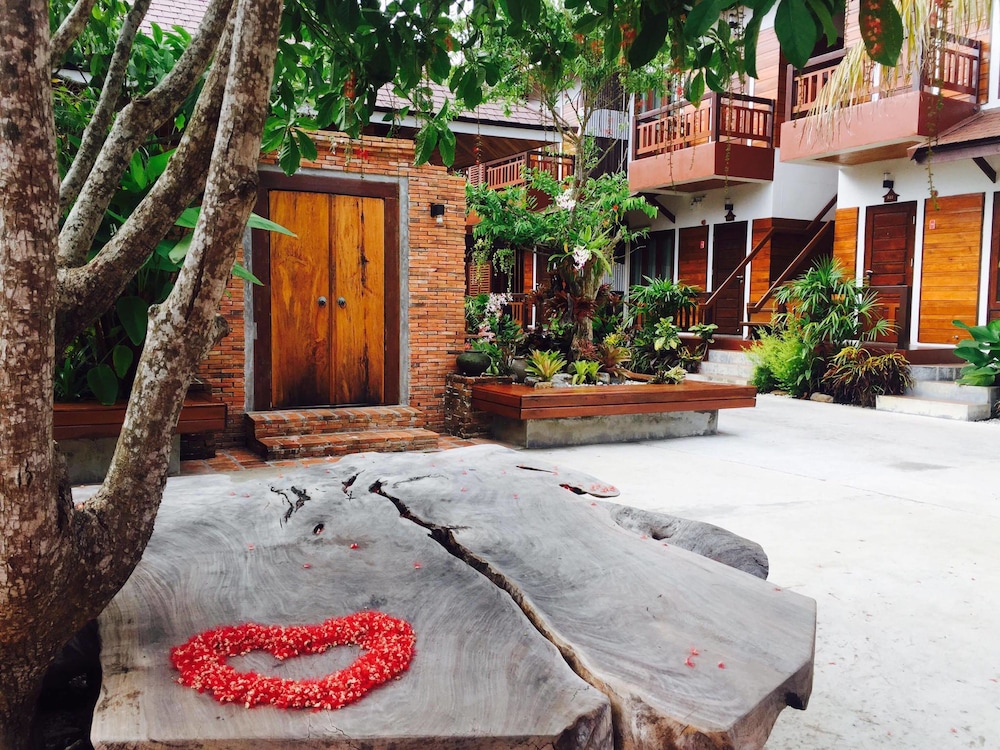 Khum Sai Ngam Hotel & Resort 41/45