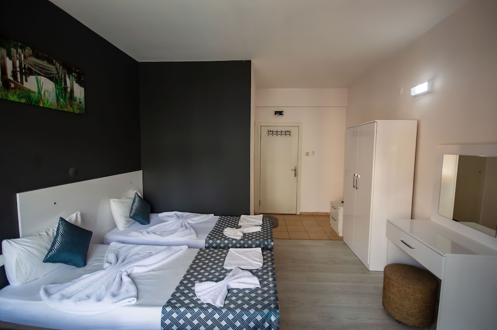 Moonbow Beach Hotel 7/50